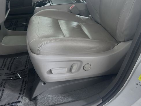 Used 2020 Toyota Sienna XLE image 18