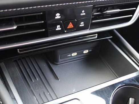 Certified 2025 Volkswagen Atlas Cross Sport SEL image 17