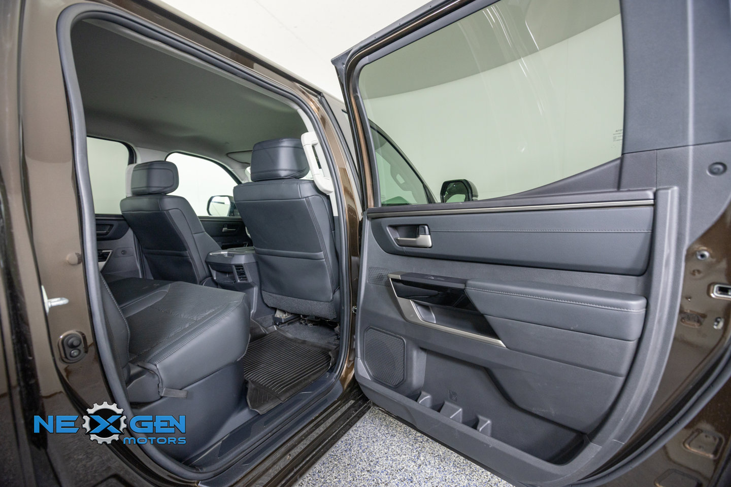 Used 2024 Toyota Tundra Limited AWD/4WD image 36