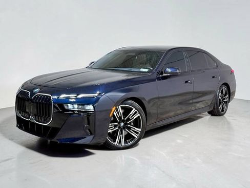 Used 2025 BMW 760i xDrive AWD/4WD image 2