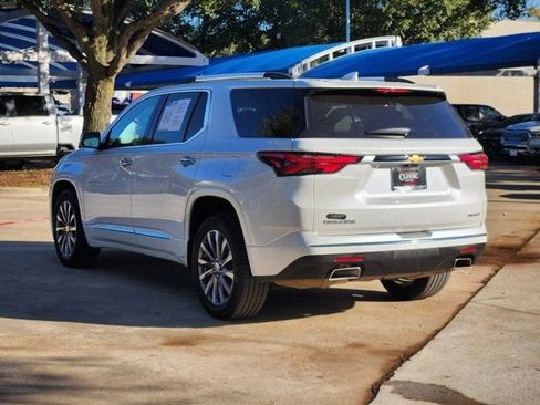 Used 2023 Chevrolet Traverse Premier image 3