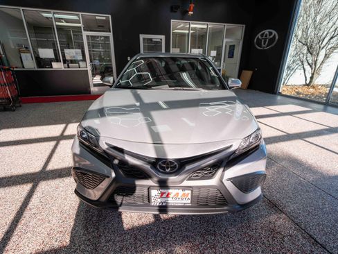 Used 2024 Toyota Camry SE image 6