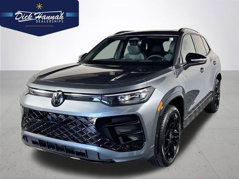 New 2025 Volkswagen Tiguan SE R-Line image 1