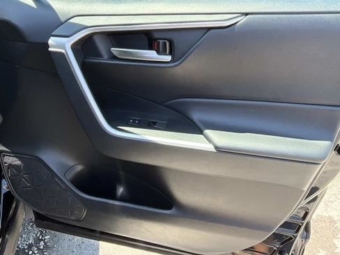 Used 2025 Toyota RAV4 XLE FWD image 27