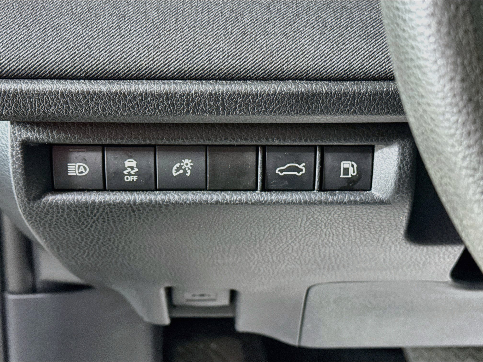 Used 2025 Toyota Camry LE FWD image 10