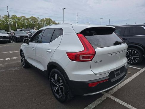 Used 2025 Volvo XC40 B5 Core AWD/4WD image 3