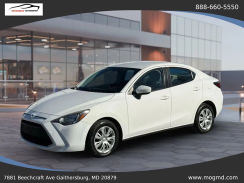 Used 2019 Toyota Yaris L image 7