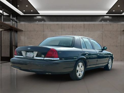 Used 2011 Ford Crown Victoria LX w/ Comfort Appearance Pkg RWD image 10