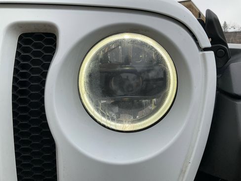 Used 2023 Jeep Wrangler Unlimited Sport image 29