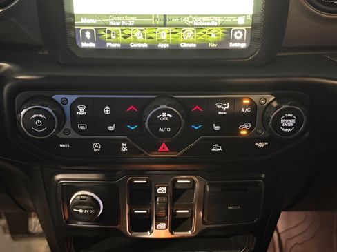 Used 2022 Jeep Gladiator Sport AWD/4WD image 25