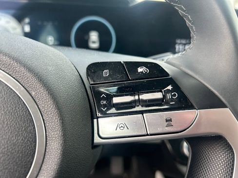 Used 2025 Hyundai Elantra Limited FWD image 17