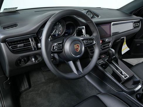 Used 2026 Porsche Macan AWD/4WD image 4