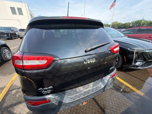 Used 2015 Jeep Cherokee Latitude w/ Comfort/Convenience Group AWD/4WD image 7