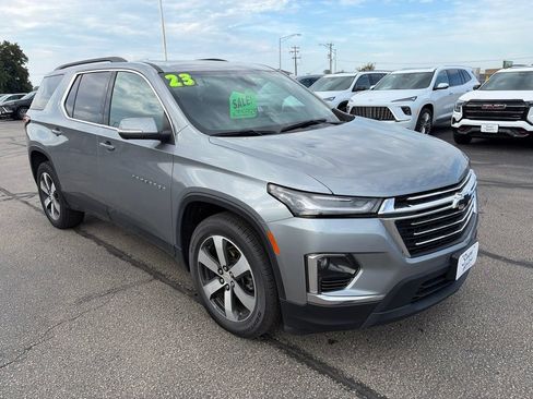 Used 2023 Chevrolet Traverse LT w/ LT Premium Package AWD/4WD image 3