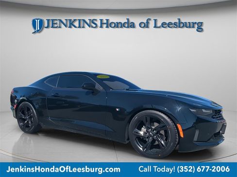 Used 2022 Chevrolet Camaro LT w/ Technology Package image 9