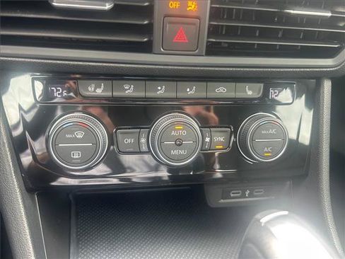Certified 2020 Volkswagen Jetta SE FWD image 16
