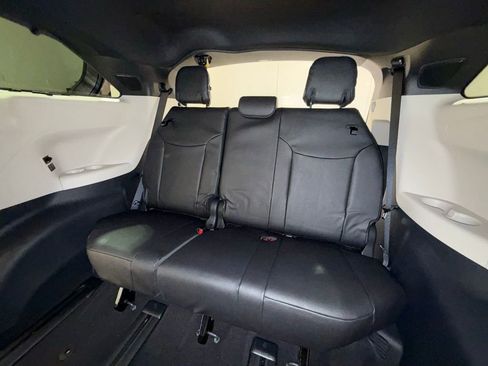 New 2026 Toyota Sienna Platinum image 25