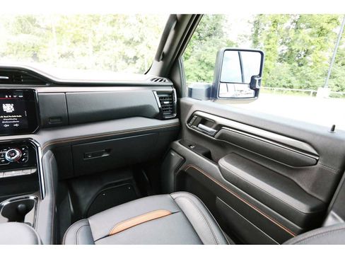 Used 2024 GMC Sierra 2500 AT4 w/ AT4 Premium Plus Package AWD/4WD image 8