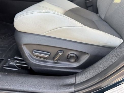 Used 2020 Toyota Corolla XSE image 17