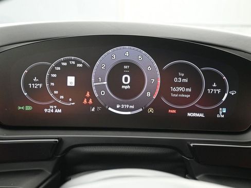 Certified 2025 Porsche Cayenne GTS AWD/4WD image 18