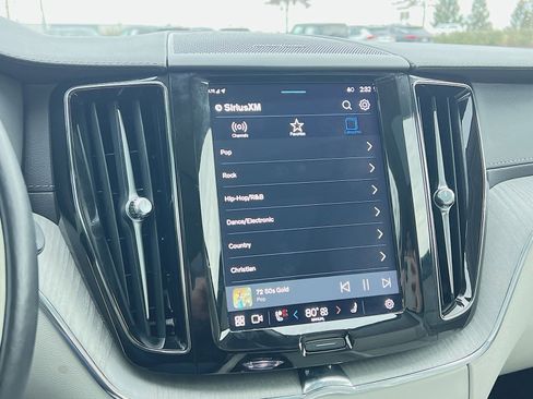 Used 2023 Volvo XC60 B5 Ultimate w/ Climate Package image 18