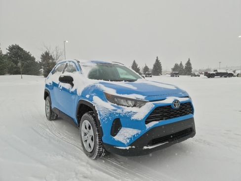 Used 2020 Toyota RAV4 LE image 3