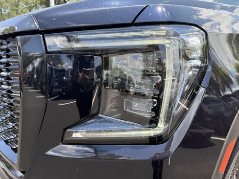 Used 2023 GMC Yukon Denali Ultimate AWD/4WD image 6