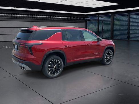 New 2025 Chevrolet Traverse LT w/ Sun and Wheel Package image 8