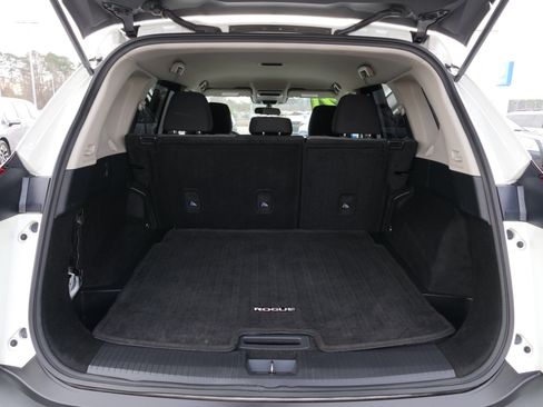 Used 2021 Nissan Rogue SV image 14