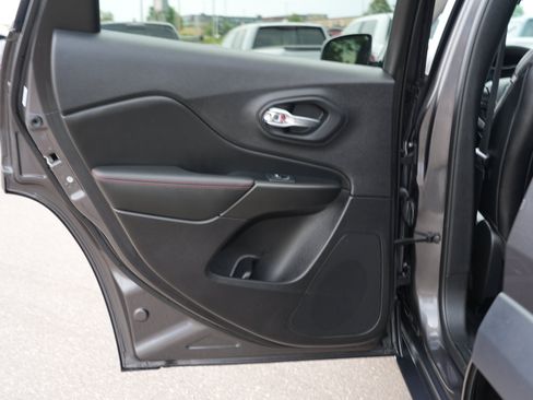 Used 2022 Jeep Cherokee Trailhawk w/ Sun, Sound & Nav Group AWD/4WD image 19