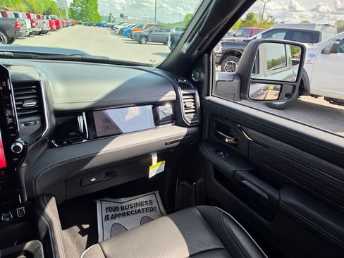 Used 2025 RAM 2500 Limited AWD/4WD image 10
