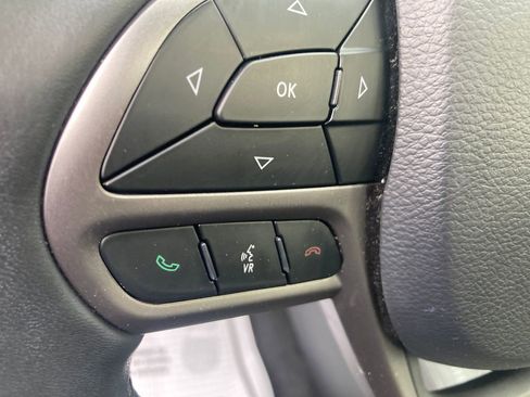Used 2019 Jeep Cherokee Limited AWD/4WD image 36