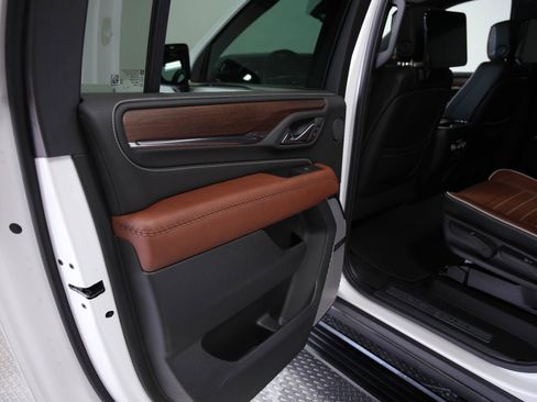 Used 2024 GMC Yukon XL Denali Ultimate AWD/4WD image 25