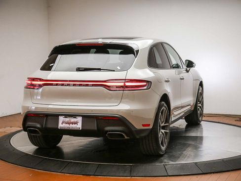 Certified 2026 Porsche Macan AWD/4WD image 8