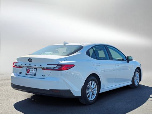Used 2025 Toyota Camry LE AWD/4WD image 5