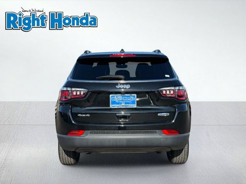 Used 2025 Jeep Compass Latitude AWD/4WD image 7