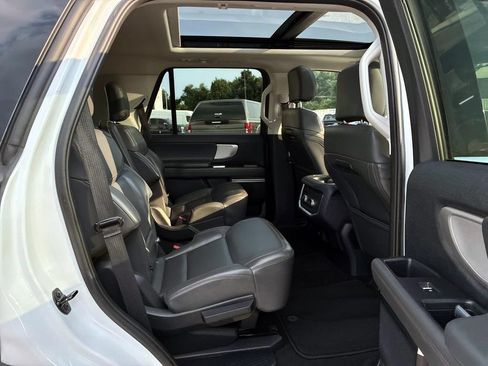 Used 2025 Ford Expedition Active AWD/4WD image 10