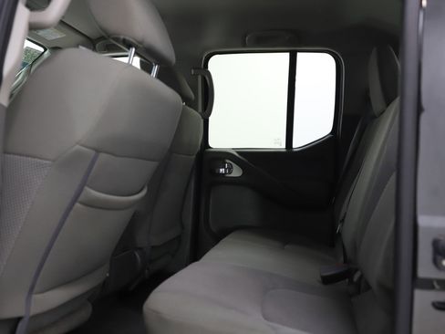 Used 2019 Nissan Frontier SV image 16