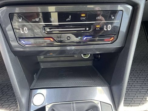 Used 2022 Volkswagen Tiguan SE FWD image 29