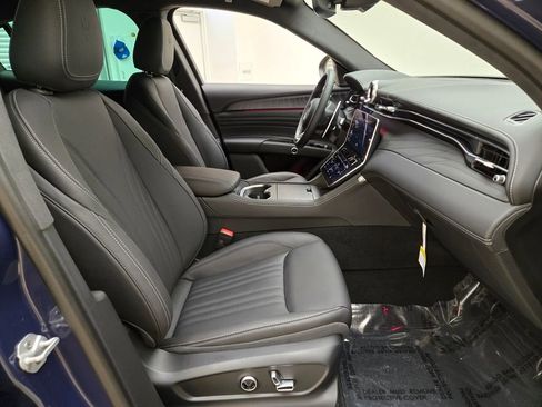 New 2025 Maserati Grecale Modena image 26