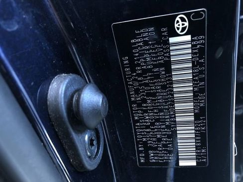 Certified 2025 Toyota Corolla LE image 32