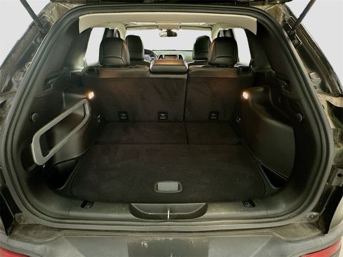 Used 2015 Jeep Cherokee Limited image 26