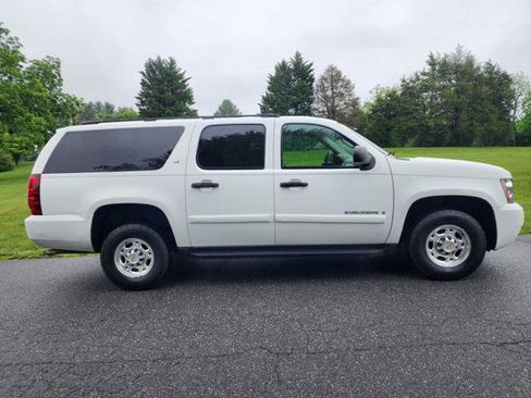 Used 2008 Chevrolet Suburban 2500 LS w/ Skid Plate Package AWD/4WD image 5