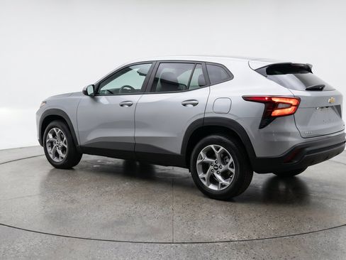 Used 2025 Chevrolet Trax LT w/ LT Convenience Package FWD image 6