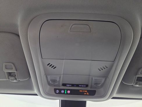 Used 2022 GMC Terrain SLE w/ Driver Convenience Package FWD image 18