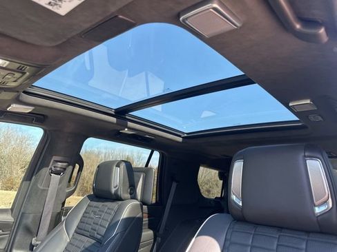 Used 2022 Cadillac Escalade Premium Luxury Platinum image 23