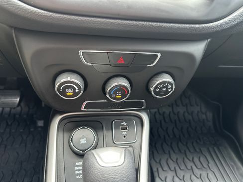 Used 2018 Jeep Compass Sport AWD/4WD image 29