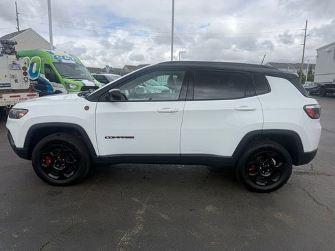 Used 2023 Jeep Compass Trailhawk w/ Trailhawk Convenience Group AWD/4WD image 6