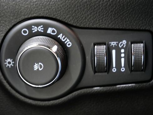 Used 2022 Jeep Compass Limited w/ Sun and Sound Group image 15