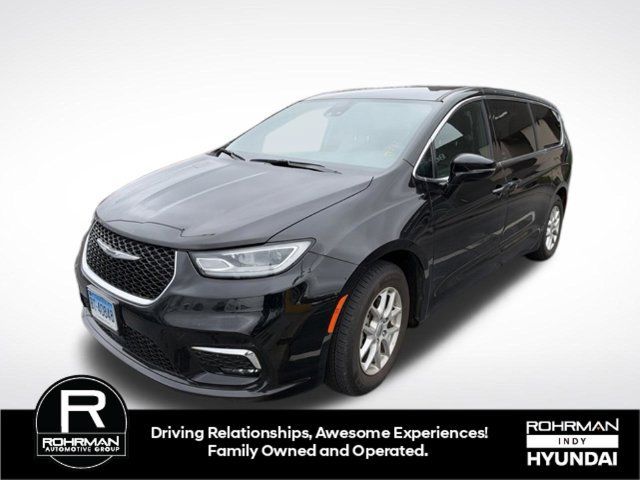 Used 2025 Chrysler Pacifica Select FWD image 1